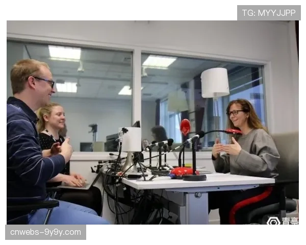 首次为听障球迷提供实时手语解说流，可通过副屏幕或AR眼镜观看